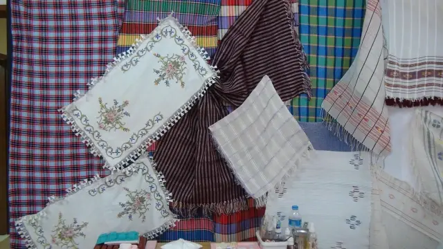 Taraklı ilçesinde atık kağıt ve mısır koçanları kadın kursiyerlerin elinde değerleniyor
