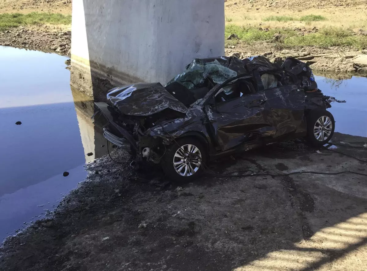 Şanlıurfa'da köprüden düşen otomobildeki 5 kişi hayatını kaybetti