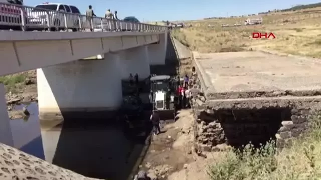 ŞANLIURFA OTOMOBİL KÖPRÜDEN DEREYE UÇTU: 5 ÖLÜ - YENİDEN