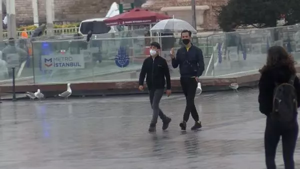 TAKSİM'DE YAĞMUR