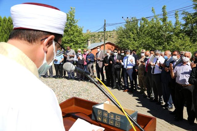 Tunceli'de sivil şehitler için anma töreni