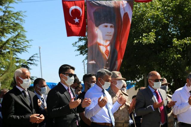 Tunceli'de sivil şehitler için anma töreni