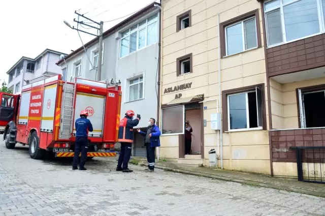 Üç yaşındaki çocuk oynadığı çakmakla evde yangın çıkardı Üç yaşındaki çocuk oynadığı çakmakla evde yangın çıkardı