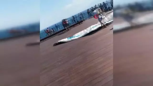 Uçuş yapmaya hazırlanan yamaç paraşütçüsü rüzgarın azizliğine uğradı Uçuş yapmaya hazırlanan yamaç paraşütçüsü rüzgarın azizliğine uğradı