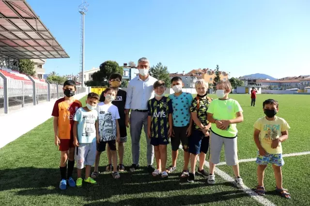 Ünlü futbolcular Marmaris'te buluştu