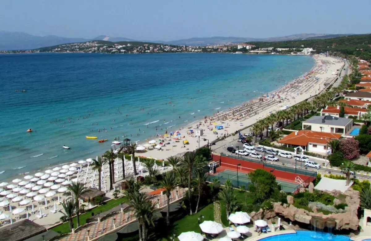 Ünlü tatil merkezi Çeşme'de bütün oteller hizmet vermeye hazır