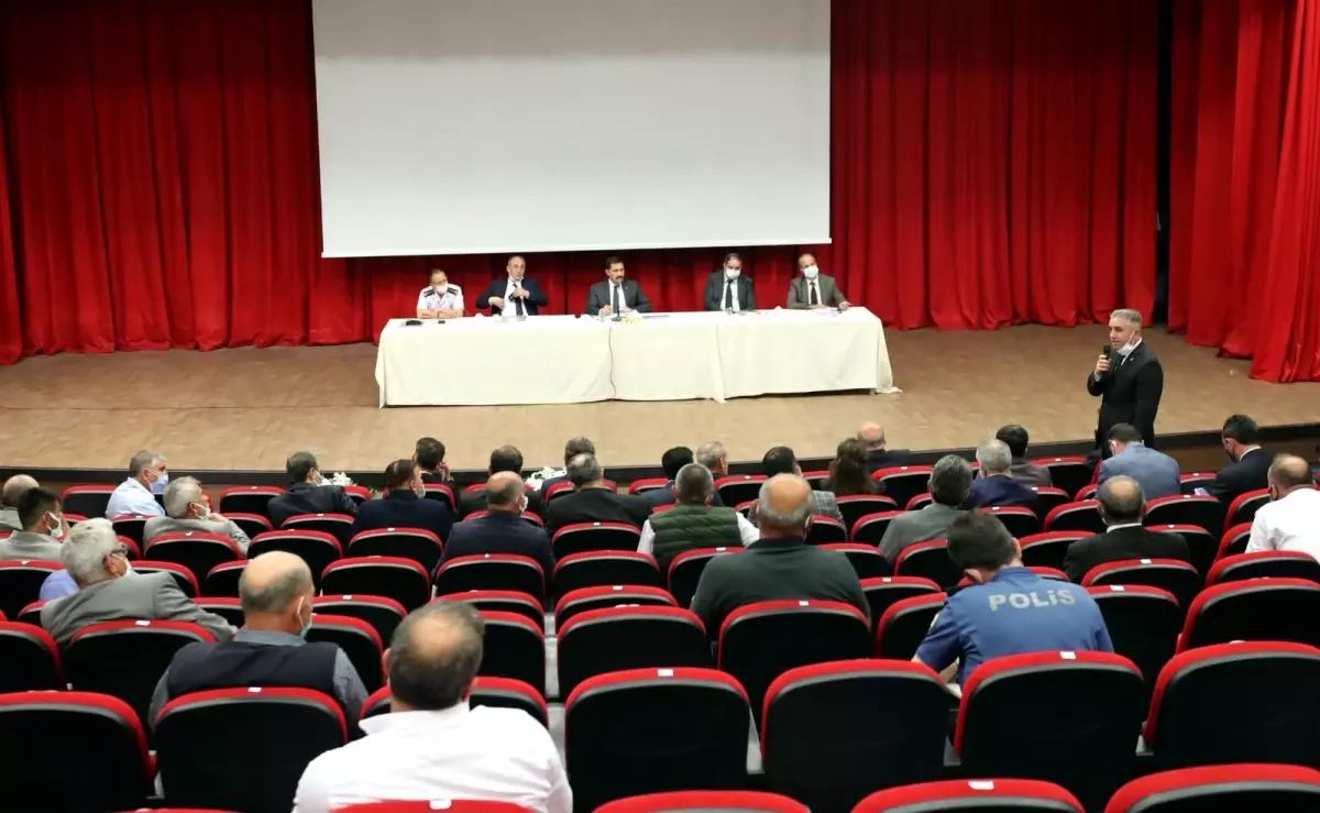 Valimiz Mustafa Masatlı Merkez İlçe Köy ve Mahalle Muhtarları Toplantısına Başkanlık Etti