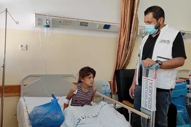 Yeryüzü Doktorları'ndan Filistin'e sağlık hizmeti