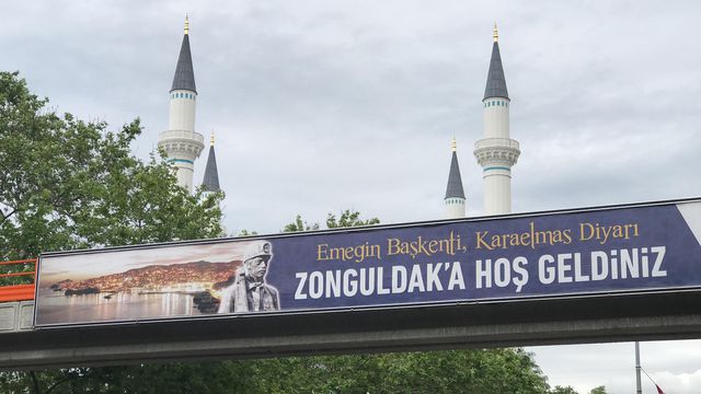 Her yeri afişlerle süslediler! Zonguldak'ta Erdoğan'ın vereceği müjdenin telaşı yaşanıyor