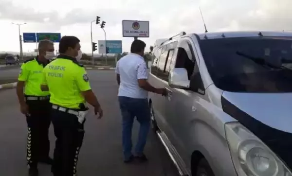 Adana'da 8 kişilik minibüste 14 yolcu Adana'da 8 kişilik minibüste 14 yolcu