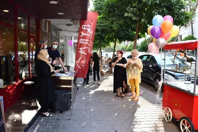 'Kovid-19 salgınının son bulması' beklentisiyle helva dağıtıldı 'Kovid-19 salgınının son bulması' beklentisiyle helva dağıtıldı