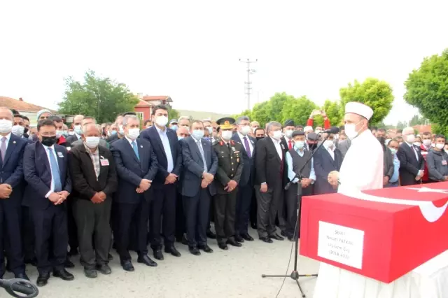 Afyonkarahisar şehidini gözyaşları içinde uğurladı Afyonkarahisar şehidini gözyaşları içinde uğurladı
