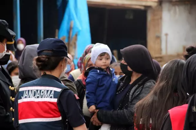 Afyonkarahisar şehidini uğurluyor Afyonkarahisar şehidini uğurluyor