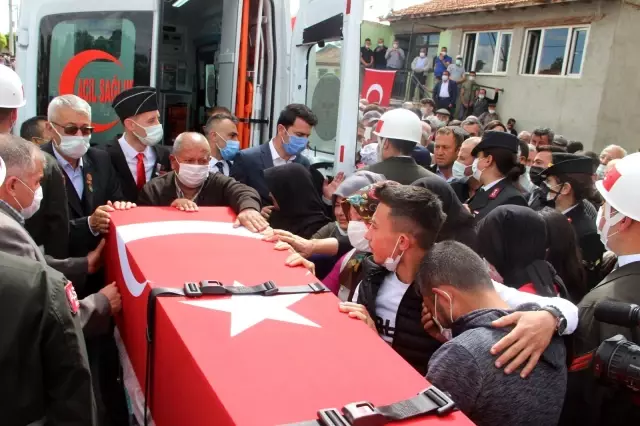 Afyonkarahisar şehidini uğurluyor Afyonkarahisar şehidini uğurluyor