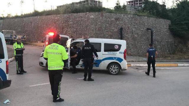 alkol alan grup kendilerini uyaran 2 polis 3 14179843 o