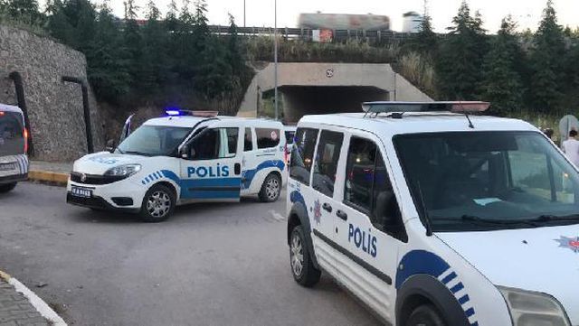alkol alan grup kendilerini uyaran 2 polis 4 14179843 o