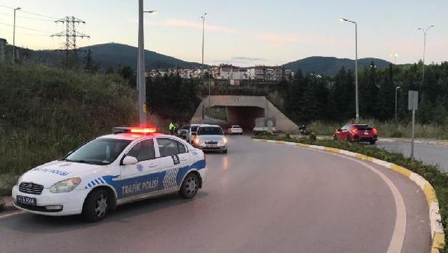 alkol alan grup kendilerini uyaran 2 polis 5 14179843 o