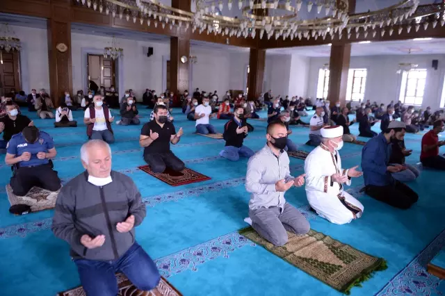Kuraklığa karşı camilerde yağmur duası edildi