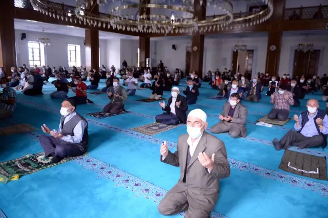 Kuraklığa karşı camilerde yağmur duası edildi