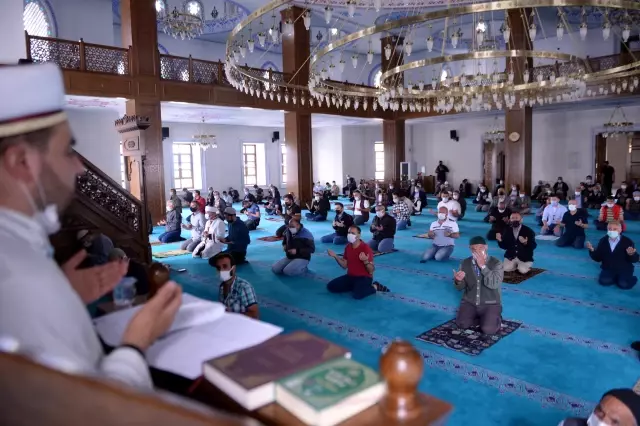 Kuraklığa karşı camilerde yağmur duası edildi