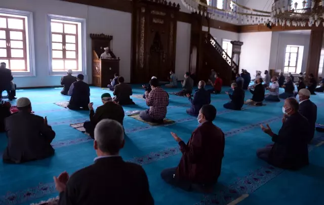 Kuraklığa karşı camilerde yağmur duası edildi