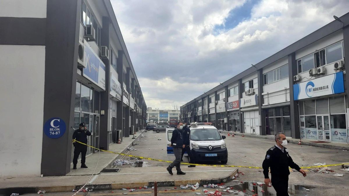 Son dakika haberi... ATB'de çıkan yangının ardından hasar tespit çalışmaları sürüyor