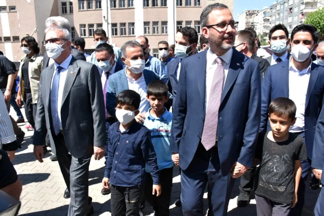 Bakan Kasapoğlu, Diyarbakır'da esnafla bir araya geldi