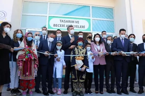 Son Dakika | Bakan Selçuk: Salgında öğretmenlerimizin başarısı tarihe mal olacak şekilde karşımızda duruyor