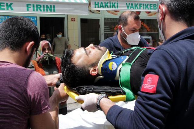 Kardeşine ziyaret etmek için gittiği evin 4.katından aşağıya düştü