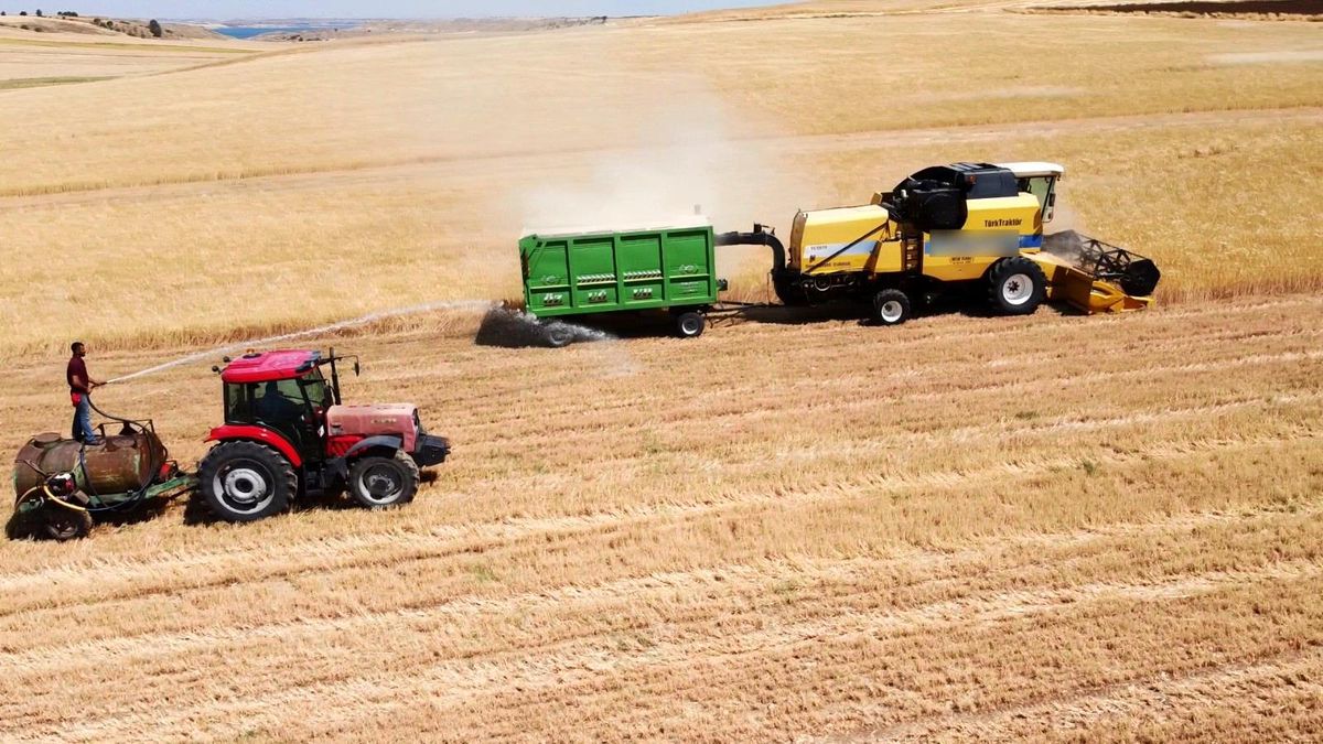 Son dakika genel: Biçerdöver kaynaklı ekin yangınlarına su tankerli önlem