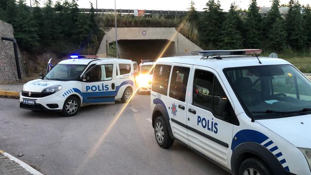bos arazide alkol alan sahislar polis ekipler 3 14179831 o