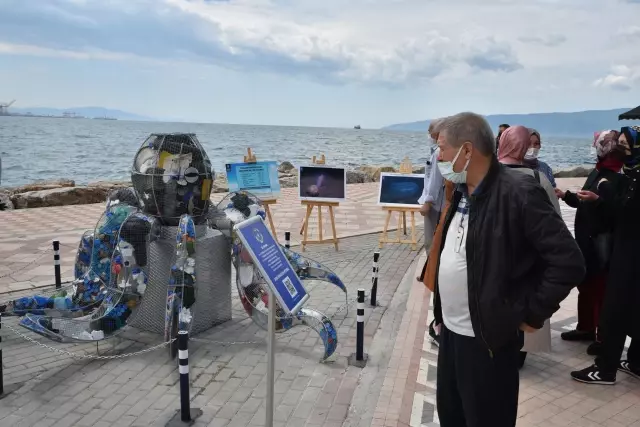 Bursa'da ilginç çevre eylemi...Denizden çıkardıklarıyla ahtapot yaptılar