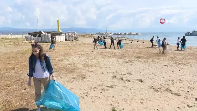 Bursa'da ilginç çevre eylemi...Denizden çıkardıklarıyla ahtapot yaptılar