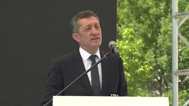 Son dakika haberi... ÇANAKKALE - Milli Eğitim Bakanı Selçuk, tasarım beceri atölyelerini ziyaret etti