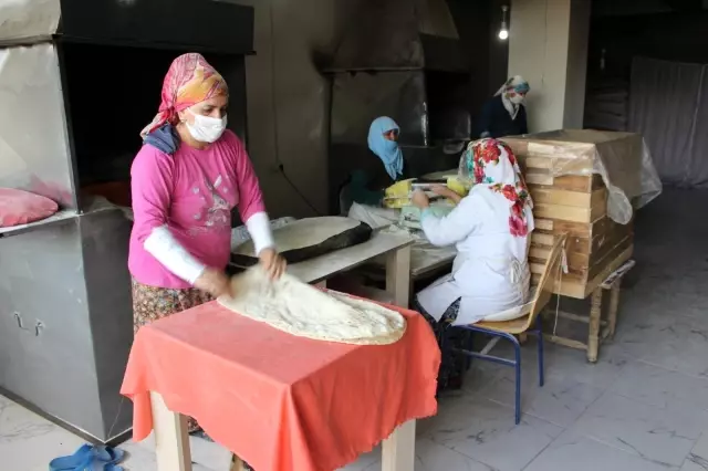 Son dakika haber! Çocuk yaşlarda pişirmeyi öğrendiği tandır ekmeği gelir kapısı oldu Son dakika haber! Çocuk yaşlarda pişirmeyi öğrendiği tandır ekmeği gelir kapısı oldu