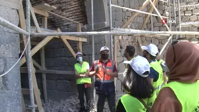 Diyarbakır'da mimarlık bölümü öğrencilerine surlarda uygulamalı ders