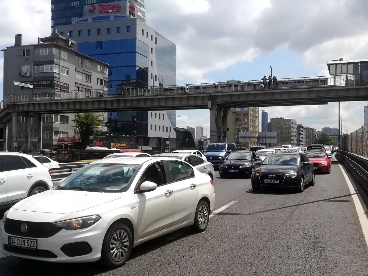 Son dakika haberi: E-5 Karayolu'nda feci kaza: Nişanlı çift dehşeti yaşadı 1 e 5 karayolu nda feci kaza nisanli cift dehse 14178362 amp