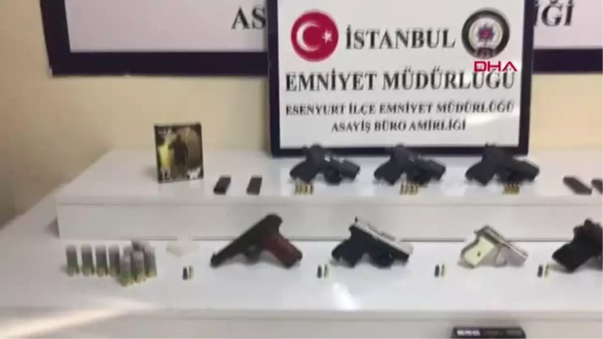 Esenyurt'ta otomobil galerilerinde ruhsatsız silah ticareti yapan 4 kişi yakalandı