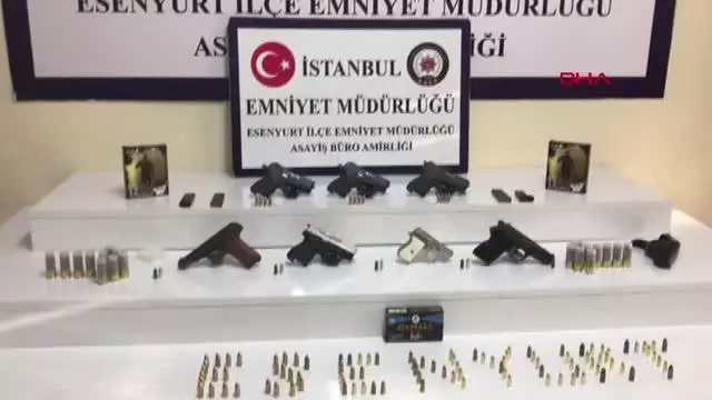 Esenyurt'ta otomobil galerilerinde ruhsatsız silah ticareti yapan 4 kişi yakalandı