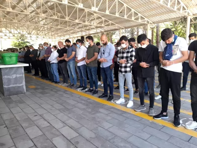 Şanlıurfa'daki feci kazada ölen 3 kişi Gaziantep'te defnedildi