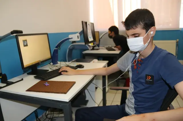 DİYARBAKIR - Görme engelli öğrenciler seslendirilen deneme sınavlarıyla LGS'ye hazırlandı