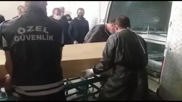 Hafif ticari araç ile otomobil çarpıştı: 9 ölü Hafif ticari araç ile otomobil çarpıştı: 9 ölü