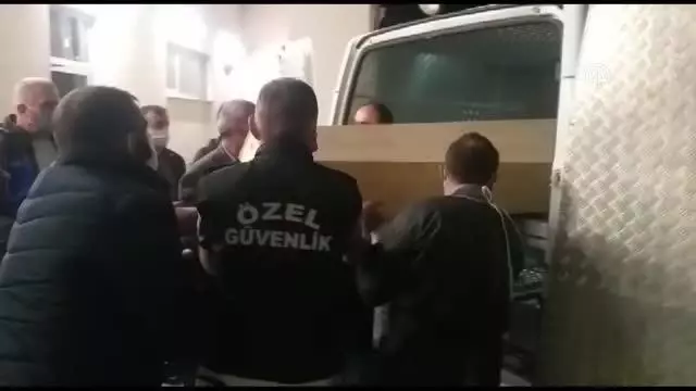Hafif ticari araç ile otomobil çarpıştı: 9 ölü Hafif ticari araç ile otomobil çarpıştı: 9 ölü
