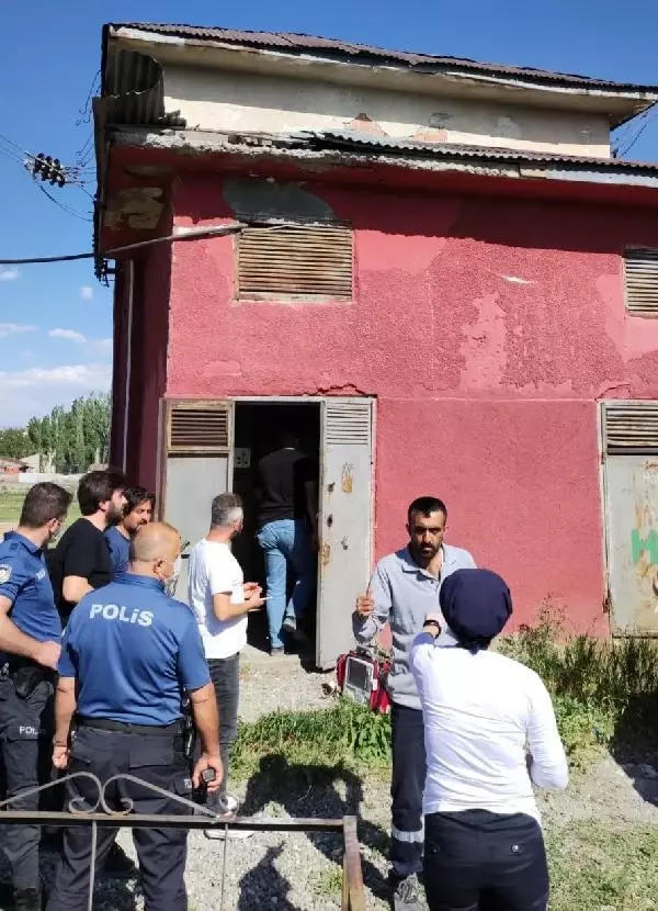 Hırsızlık amacıyla girdiği trafoda akıma kapılan şahıs, hayatını kaybetti Hırsızlık amacıyla girdiği trafoda akıma kapılan şahıs, hayatını kaybetti