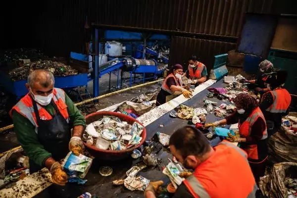 İstanbul'da üretilen 18 bin ton evsel atık doğaya, ekonomiye ve sanayiye kazandırılıyor