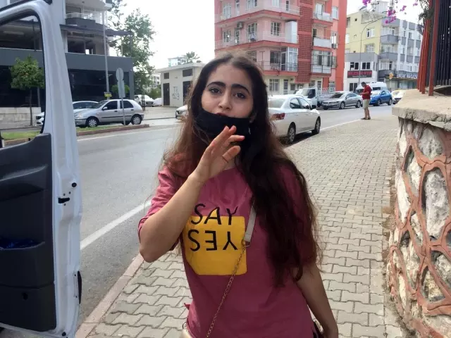 Kaldırımda yürürken başına merdiven düştü