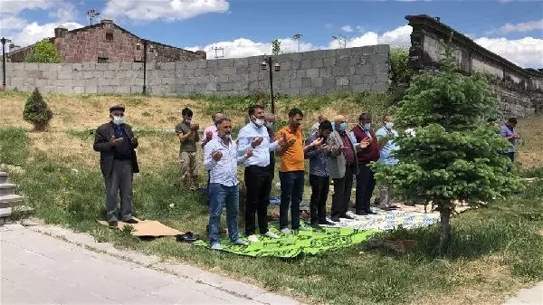 Kars'ta 517 camide yağmur duası