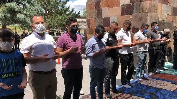 Kars'ta 517 camide yağmur duası