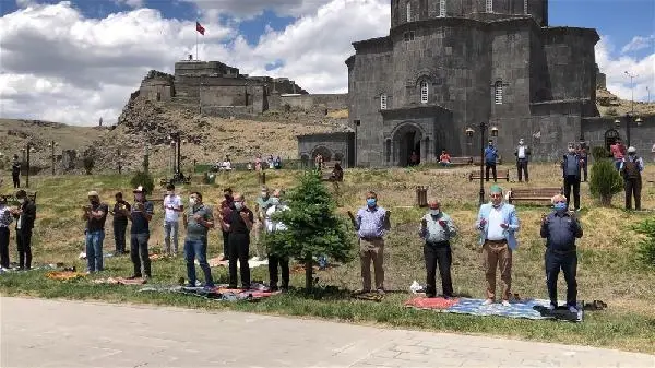 Kars'ta 517 camide yağmur duası