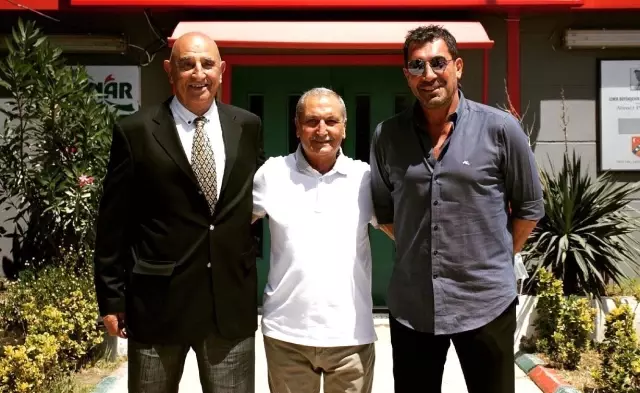 Karşıyaka'dan Ufuk Sarıca ve Nadir Vekiloğlu'na vefa